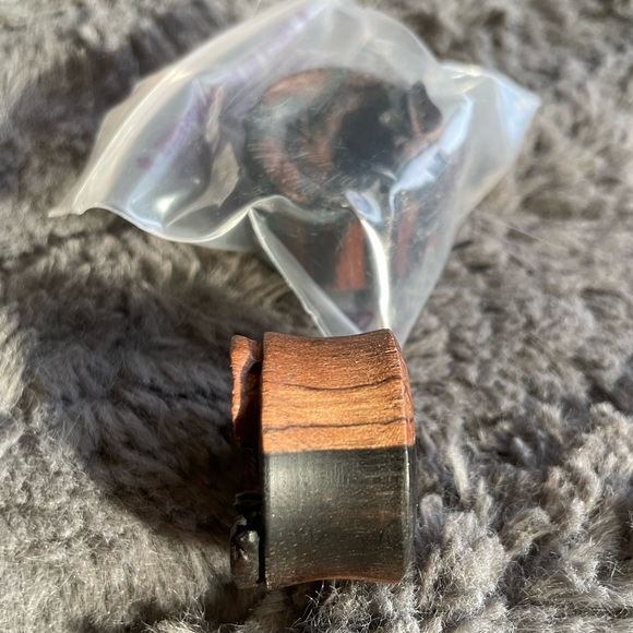 Set of 1 inch wooden gauges never worn - Picture 2 of 4